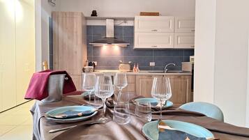 Comfort-Apartment, Stadtblick | Eigene Küche