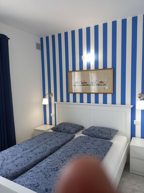 1 chambre, fer et planche à repasser, accès Internet, draps fournis