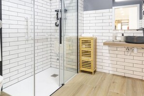 Shower, towels
