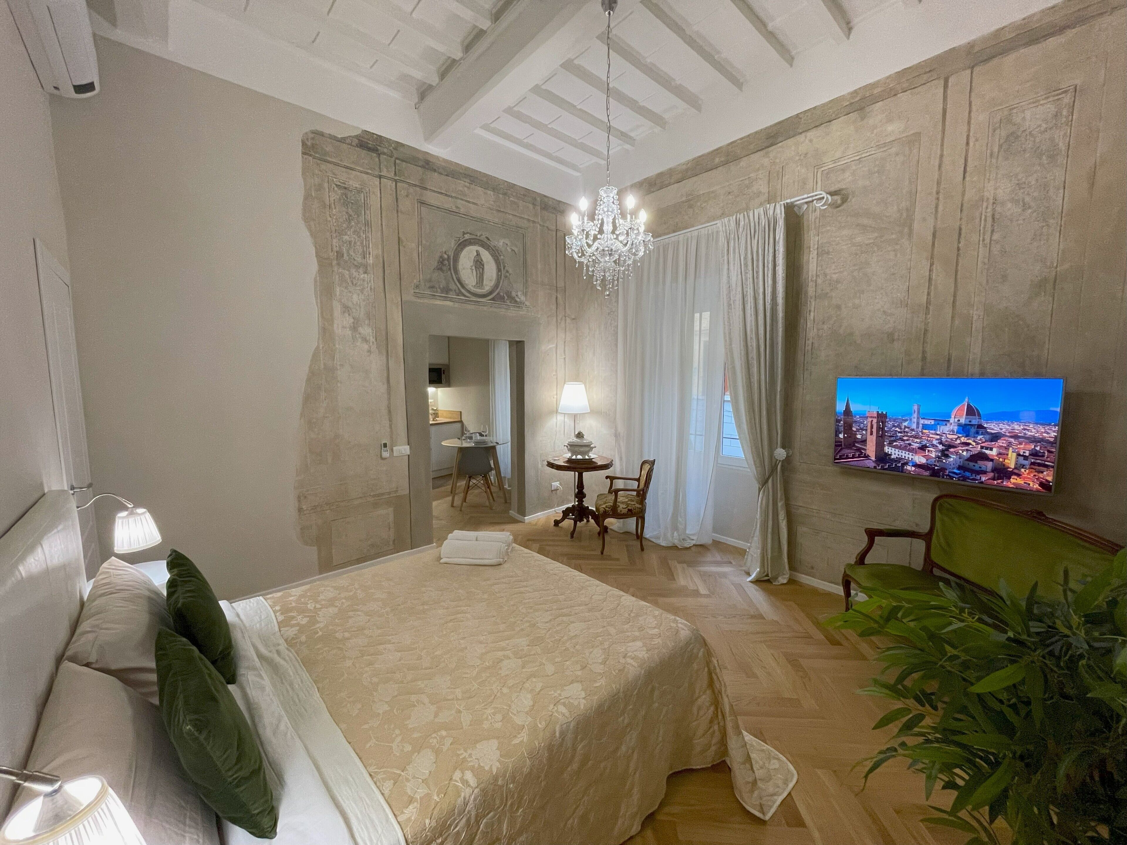 1 chambre, coffres-forts dans les chambres, bureau, lit parapluie