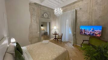 Zimmersafe, Schreibtisch, Reisekinderbett, kostenloses WLAN