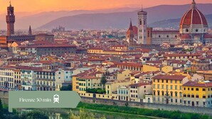 A panoramic view of Florence with prominent historical architecture, including the Florence Cathedral and the Palazzo Vecchio. - La Dimora dei Tintori, elegant apartment in the center of Prato (Prato)