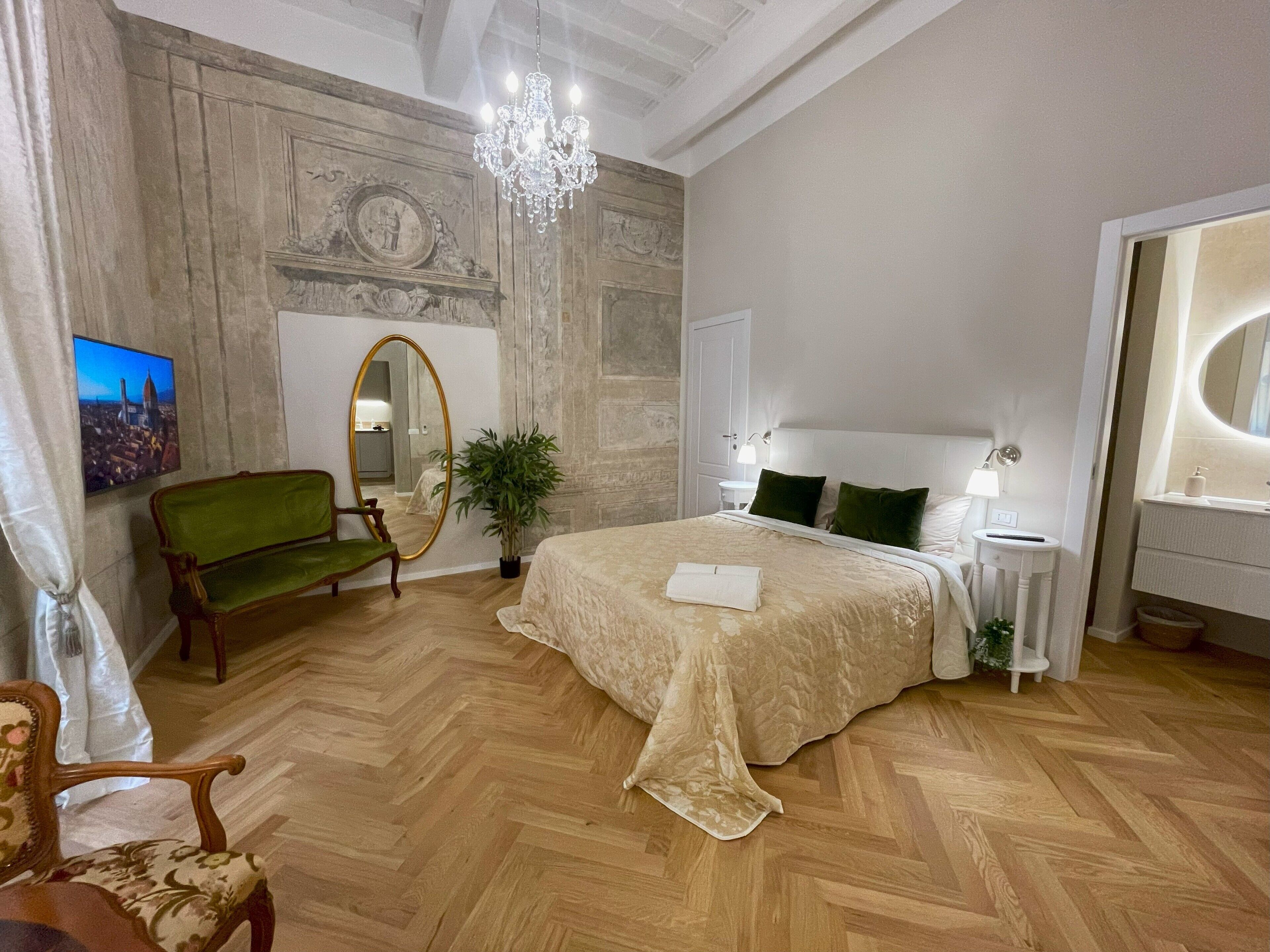 1 dormitori, caixa forta a l'habitació i escriptori 