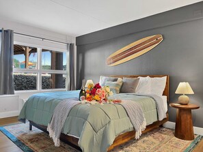 1 bedroom, iron/ironing board, travel crib, WiFi - Walk in fresh remodel walk to Landing & Convention (Branson)