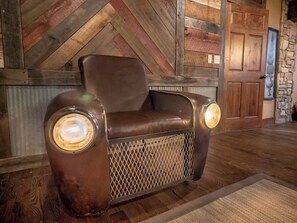 Interior - Stunning Country Home, Sleeps 30! Unique and Comfy (Ridgedale)