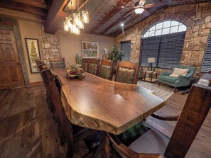 Interior - Stunning Country Home, Sleeps 30! Unique and Comfy (Ridgedale)