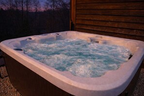 Outdoor spa tub - Sleeps 30 • Theater • Game Room • Big Cedar Area (Ridgedale)