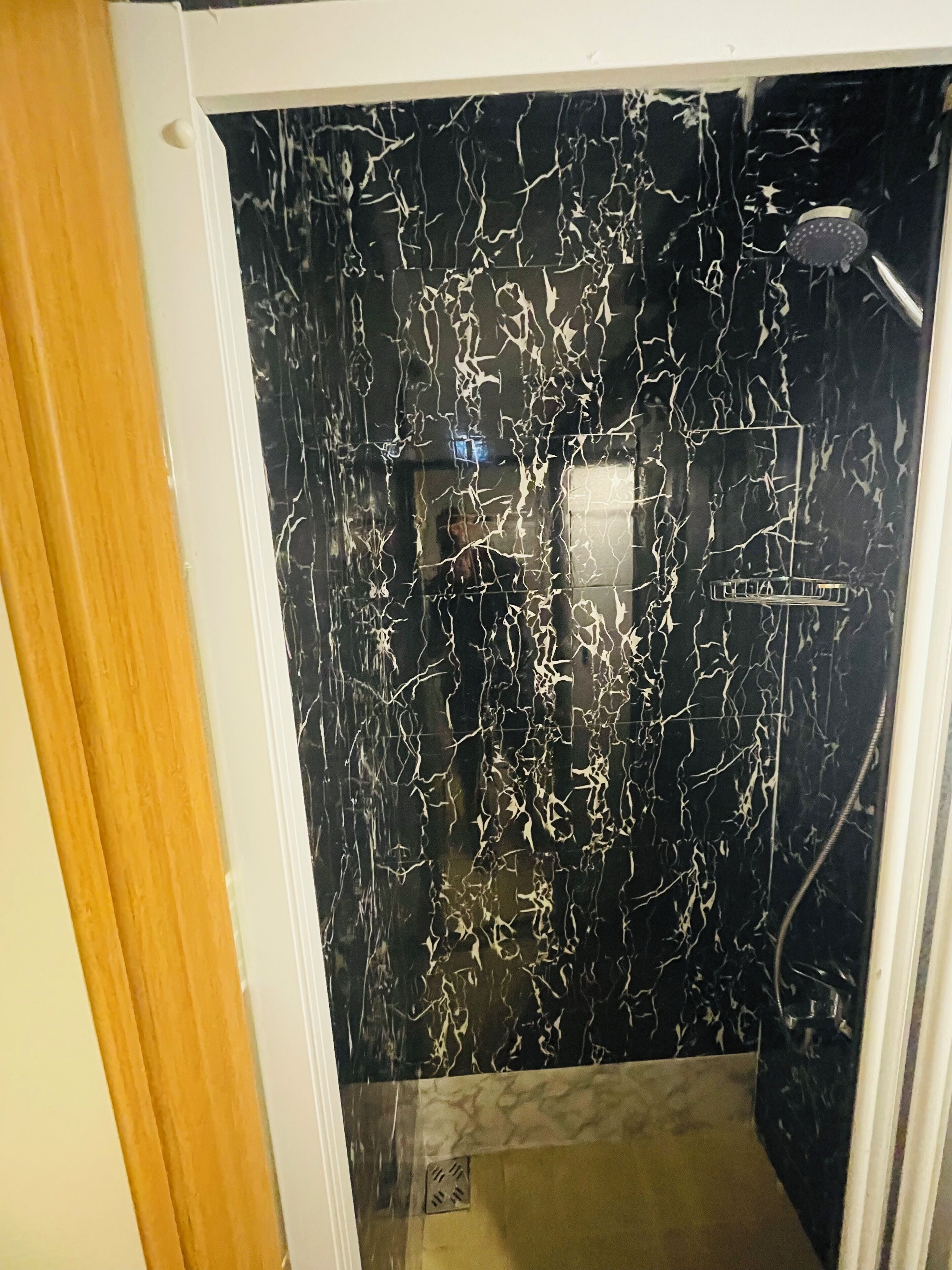 Classic-Zimmer | Badezimmer | Dusche, Haartrockner, Hausschuhe, Handtücher