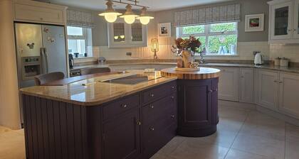 Elegant 4 bed Irish Retreat - Gateway to the Wild Atlantic Way