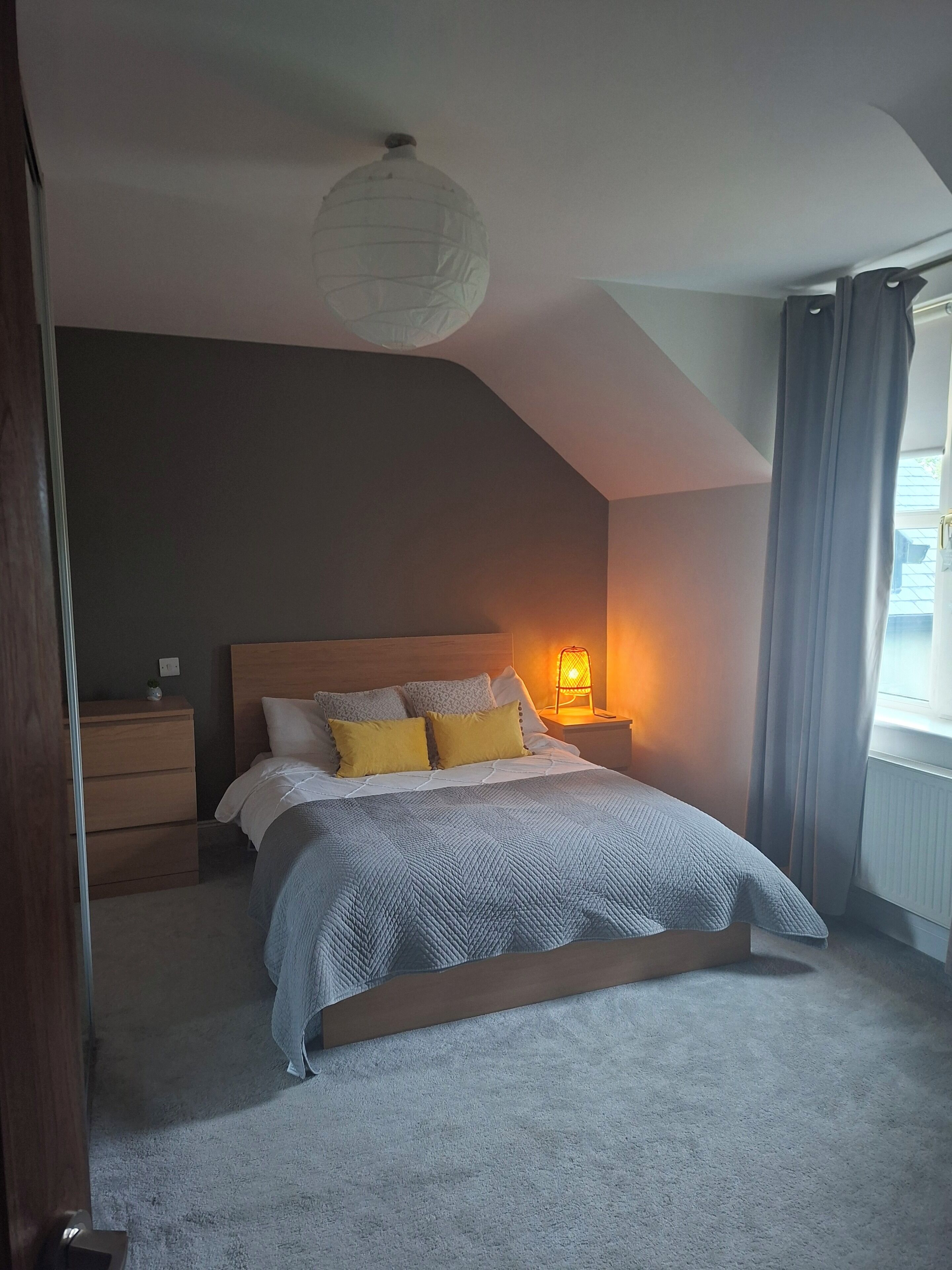 4 عدّة غرف نوم ومكواة/لوح كي وواي فاي مجانًا وملاءات أسرّة