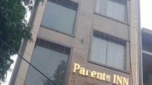 A building with a sign for 'Parents Inn' and 'Legal Taste Restaurant'. - Hotel Parents Inn (Prayagraj)