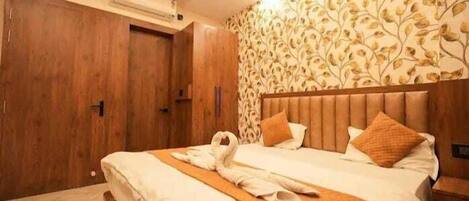 Deluxe Room | Rollaway beds, free WiFi, bed sheets
