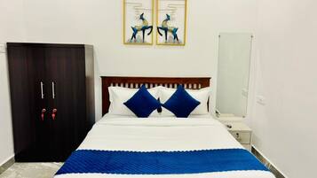 デラックス スタジオスイート バルコニー | デスク、アイロン / アイロン台、WiFi (無料)、ベッドシーツ