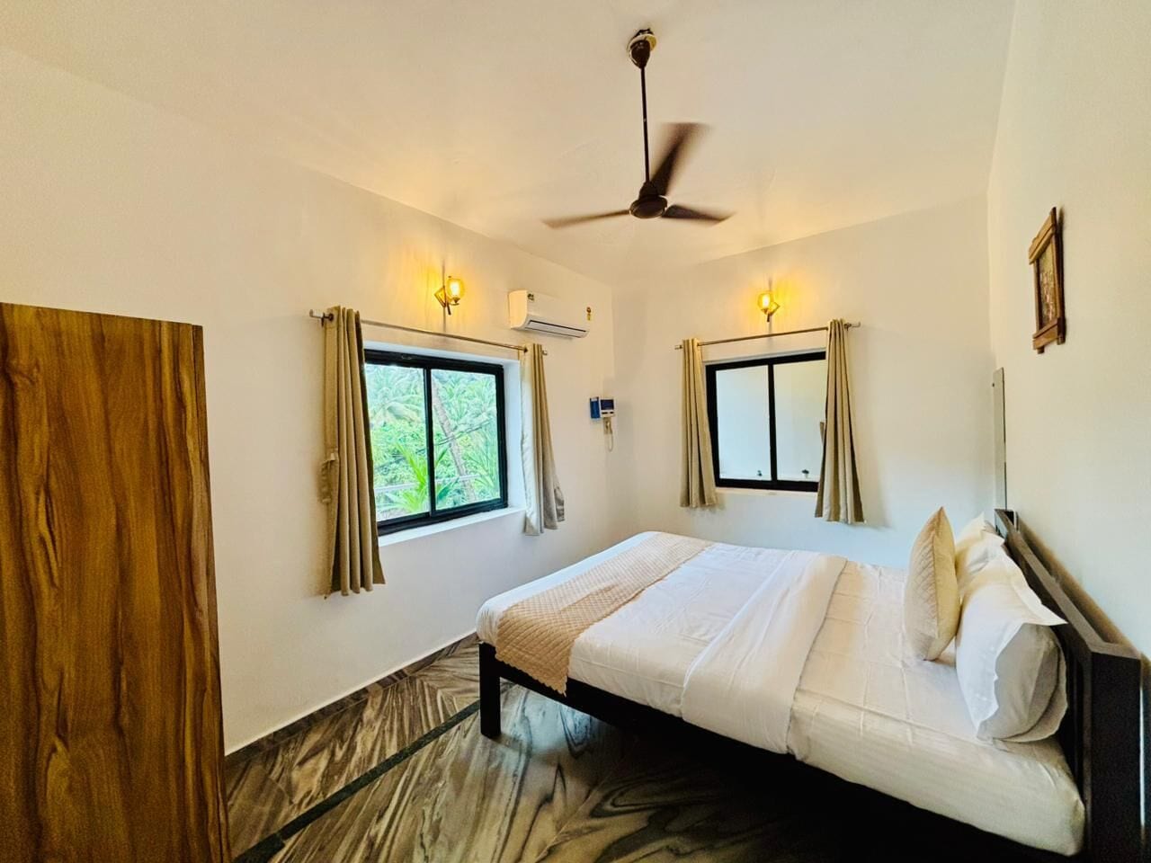 Superior Room | Desk, iron/ironing board, free WiFi, bed sheets