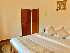 Premium Room | Desk, iron/ironing board, free WiFi, bed sheets