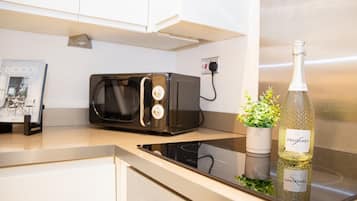 Mikroaaltouuni, uuni, liesi