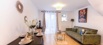 Modern 2BR Summer House Near Studio with Private Garden and Free Private Parking