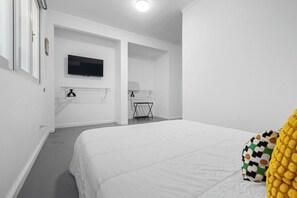 2 bedrooms, iron/ironing board, travel cot, free WiFi