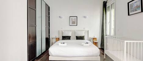 Iron/ironing board, travel cot, WiFi, bed sheets