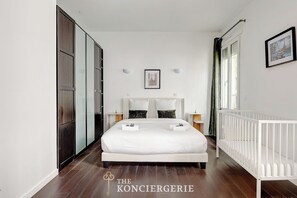 3 habitaciones, tabla de planchar con plancha, cuna de viaje y wifi 