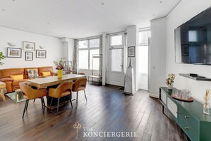 Interior - Maison Famillial au Buttes-Chaumont avec Baby-foot (Paris)