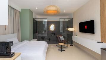 Estudi bàsic | Minibar, planxa i posts de planxar i wifi gratuïta