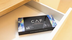 Una caja de cápsulas de café CAF Uganda en un cajón.