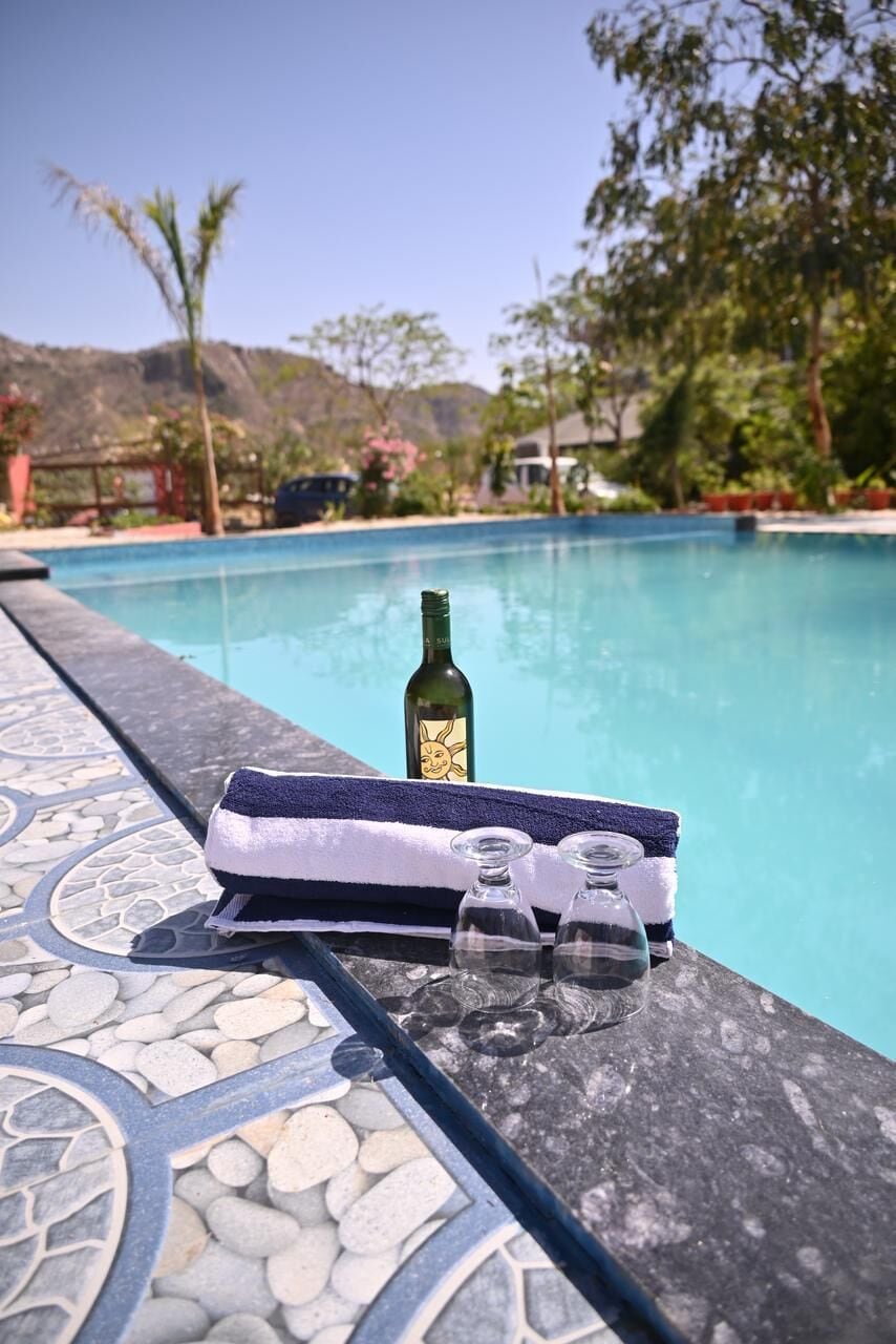 2 piscines extérieures