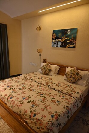 Superior-Doppelzimmer, Bergblick | Schreibtisch, laptopgeeigneter Arbeitsplatz, kostenloses WLAN