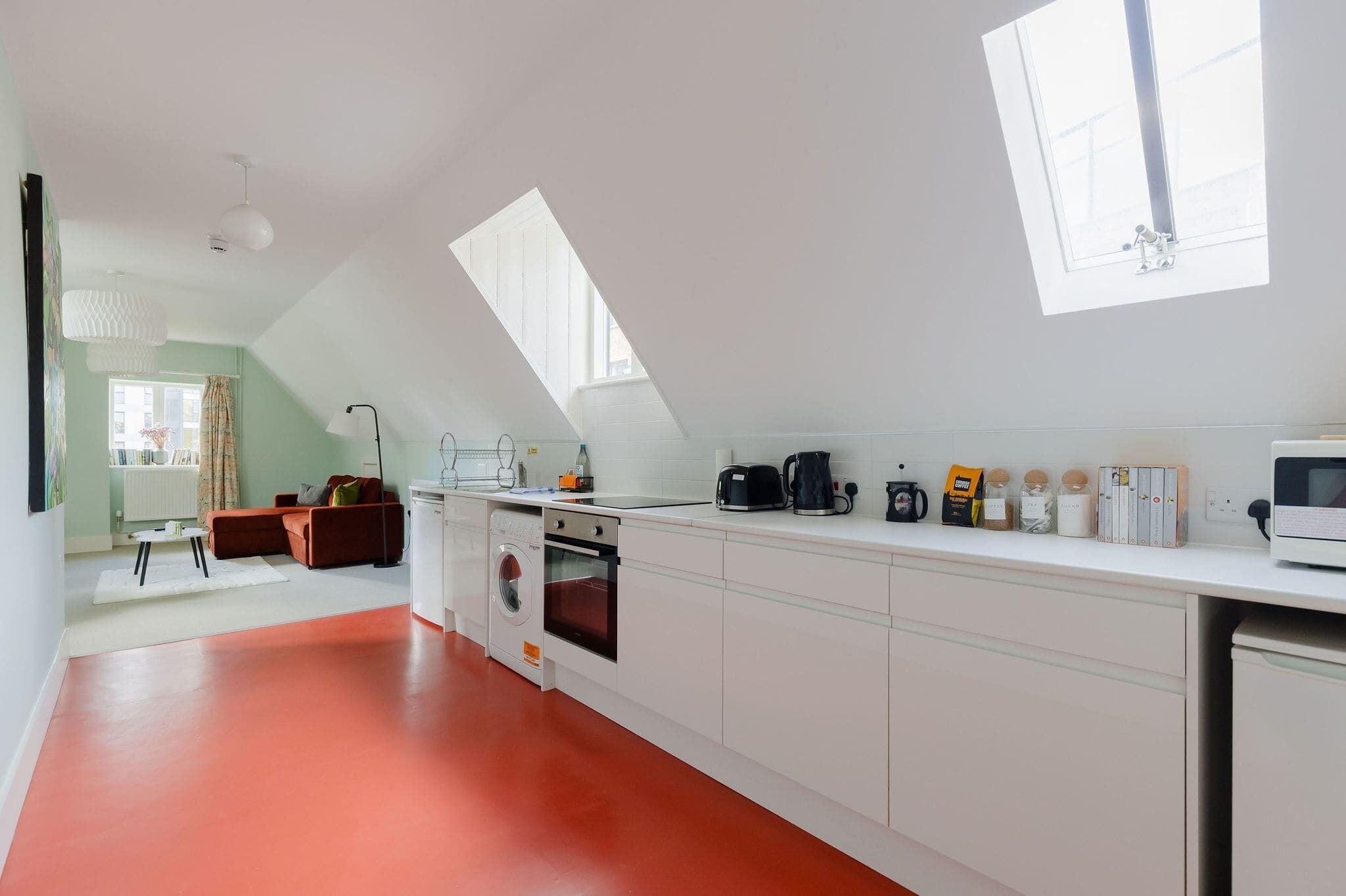 Frigorifero, forno, piano cottura, tostapane