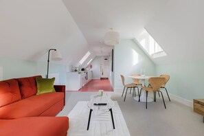 Living area - Spacious 3BDR Flat in Historic Building Shoreditch (Greater London)