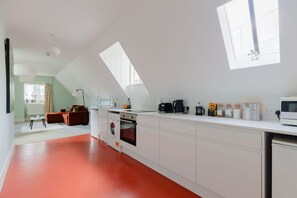 Fridge, oven, stovetop, toaster