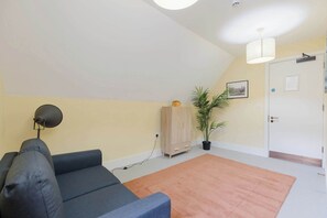 Interior - Spacious 3BD Flat in Historic Building Shoreditch (Greater London)