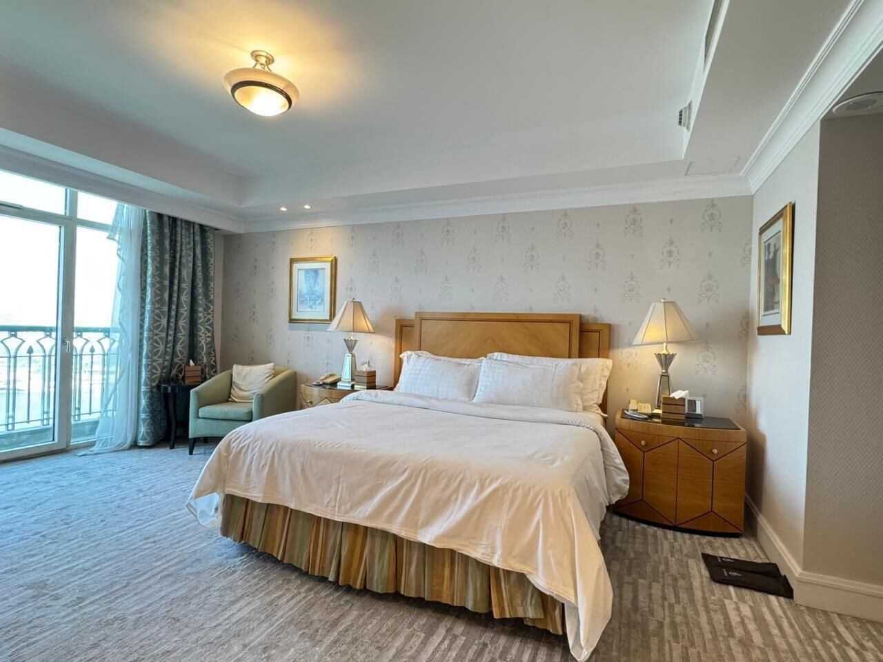 In-room safe, blackout drapes, free WiFi