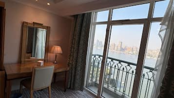 Een kluis op de kamer, verduisterende gordijnen, gratis wifi