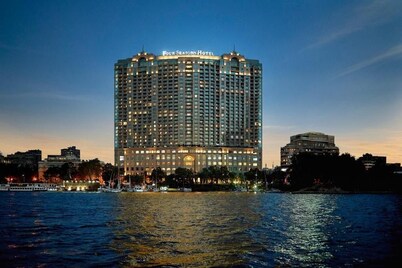 Premium SA at 4 Seasons Hotel