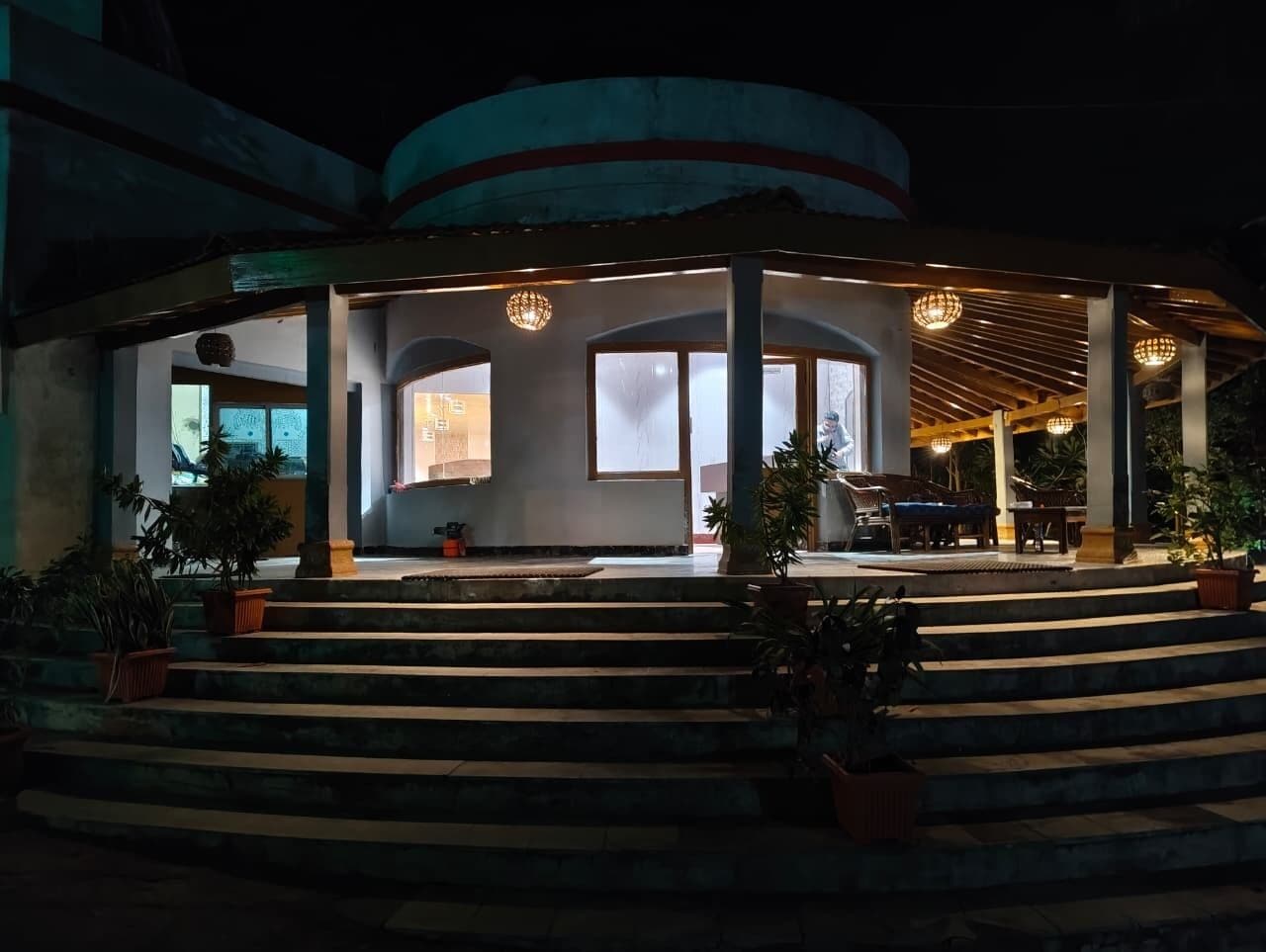 Vista frontal de la propiedad