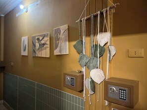 منصة إجراءات تسجيل الوصول/المغادرة