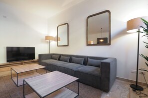 Three-bedroom apartment, Via Dogana 3 | Wohnbereich