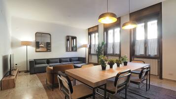 Three-bedroom apartment, Via Dogana 3 | Wohnbereich