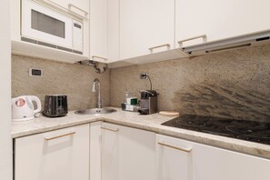 One-bedroom apartment, Passagio Duomo 2 | Private kitchen - Brera Apartments in Duomo (Milan)