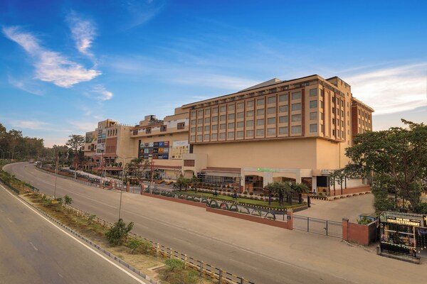 Lemon Tree Hotel Mall Of Dehradun - Dehradun