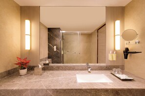 Habitación Deluxe doble | Baño | Zapatillas