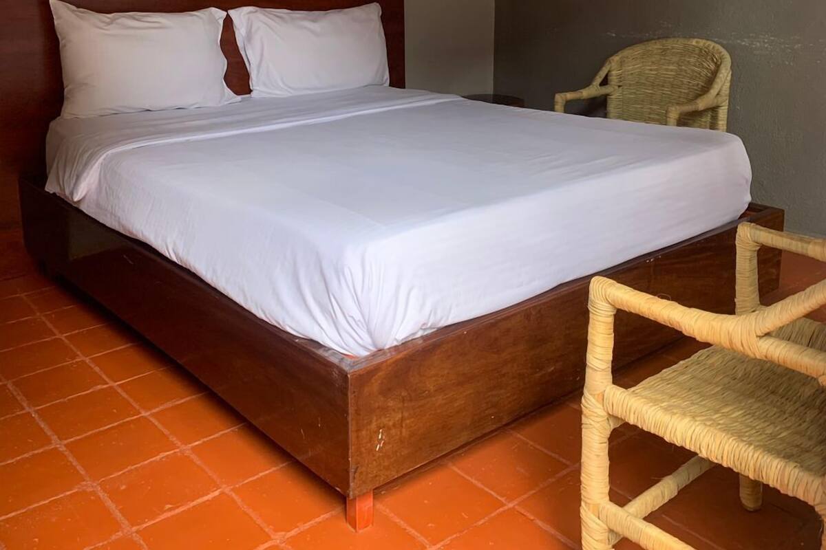 ห้องเอ็กเซกคิวทีฟ | เครื่องนอนระดับพรีเมียม, เตียงพร้อมฟูกเสริมที่นอน, ห้องเก็บเสียง