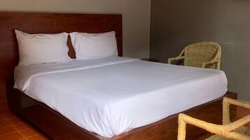 Executive Room | Desk, laptop workspace, free WiFi