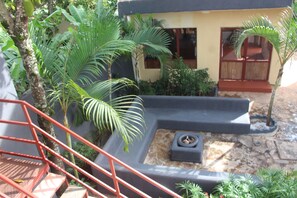 Terrace/patio - Montane Safaris Hotel Entebbe (Entebbe)
