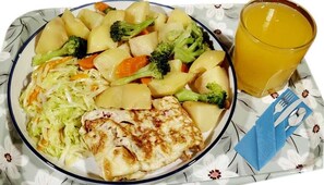 Free daily full breakfast  - Montane Safaris Hotel Entebbe (Entebbe)