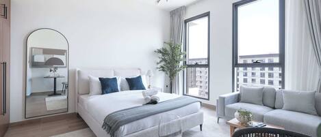 Tabla de planchar con plancha, wifi y ropa de cama