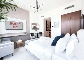 Silitysrauta/-lauta, Wi-Fi, vuodevaatteet