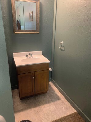 Ducha, toallas, papel higiénico